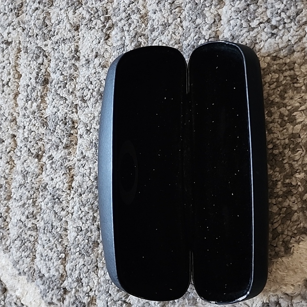 OAKLEY GLASESS CASE - Picture 2 of 3